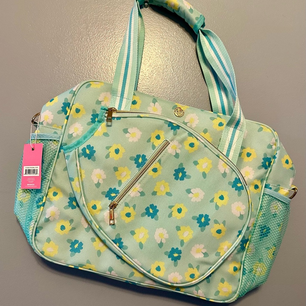 Pickleball bag with paddle slot